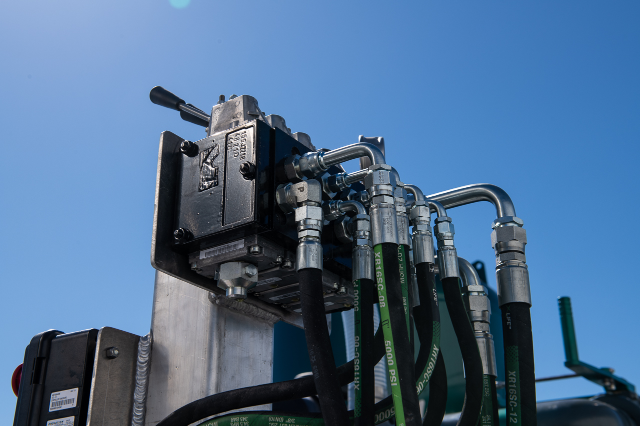 Hydraulics tank